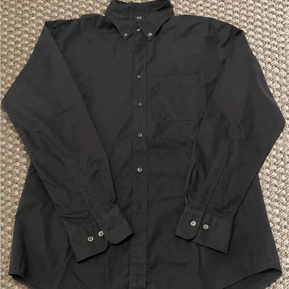 Uniqlo Men's Black Button-Down Dress Shirt
